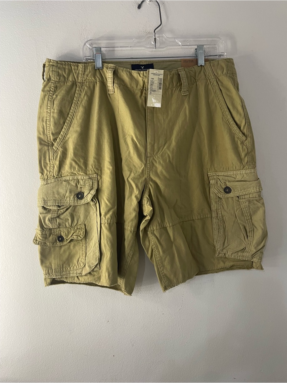 Y2K Rare NWT American Eagle Outfitters Men's Cargo Shorts in khaki